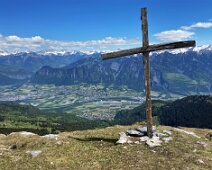 Holzkreuz auf der Stelli umgebrochen